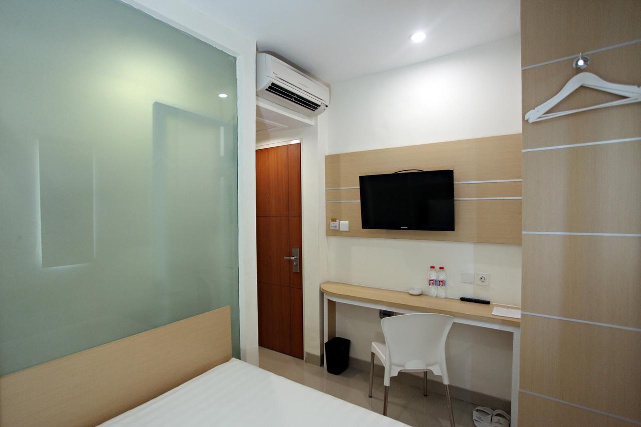 Nite & Day Surabaya - Gunungsari Hotel Buitenkant foto